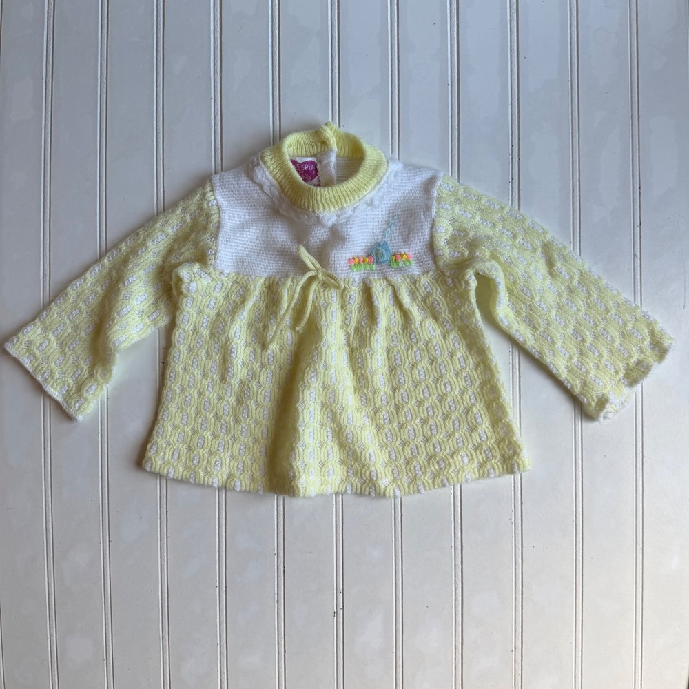 Vintage Love Spun by Celebrity Yellow White Knit Embroidered House Top Size M